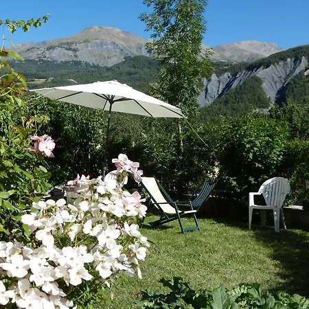 Grande Maison Familiale En Ubaye Semesterbostad *