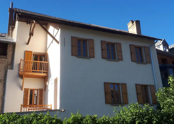 Holiday home Grande Maison Familiale En Ubaye *